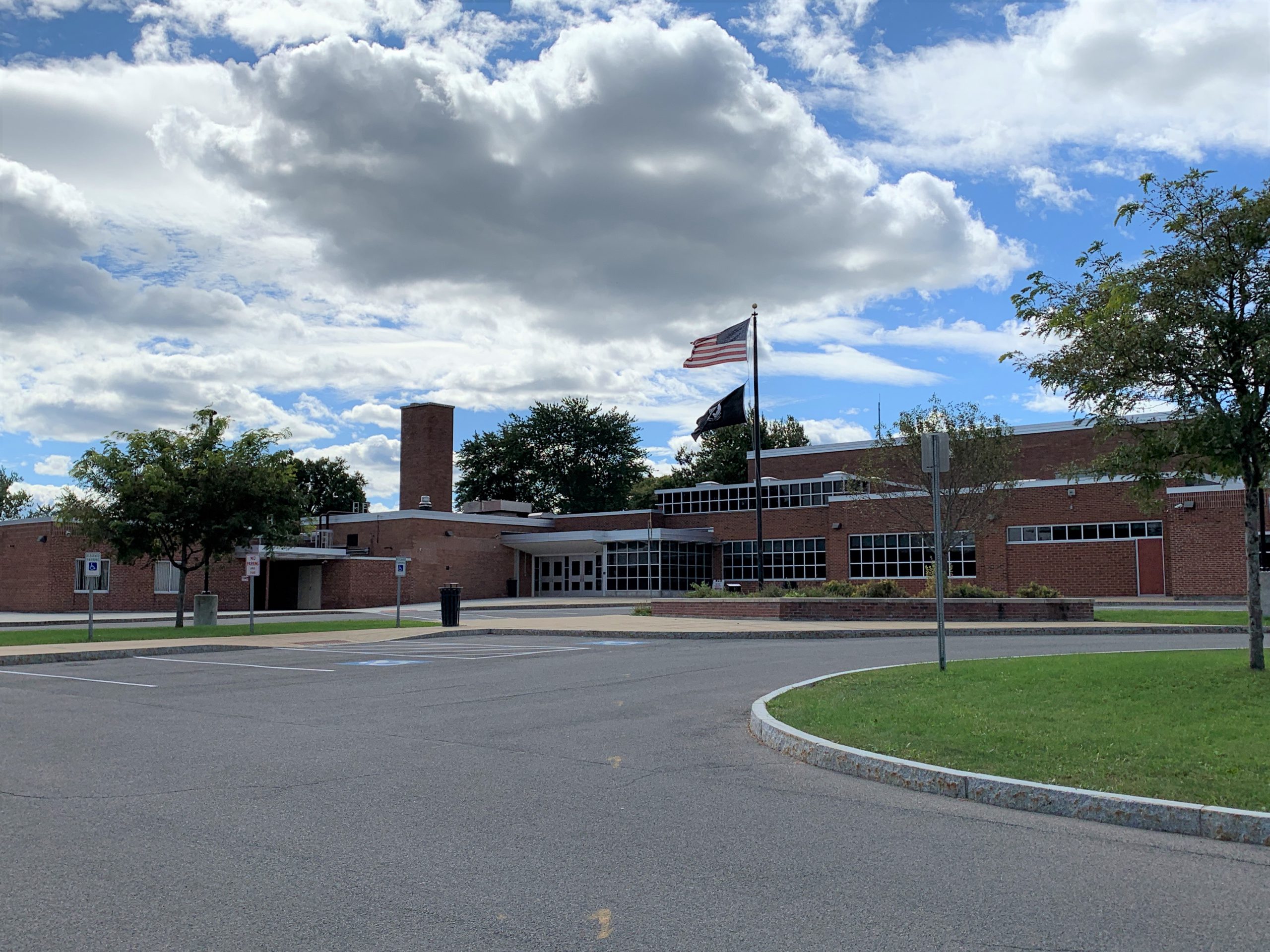 Harry Hoag Elementary School - Exterior photo